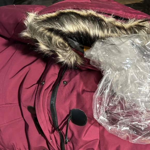 COAT, PARKA, SANGRIA (Burgundy), SIZE 4X, FRONT ZIP AND TOGGLES, DETACHABLE HOOD - Picture 4 of 4